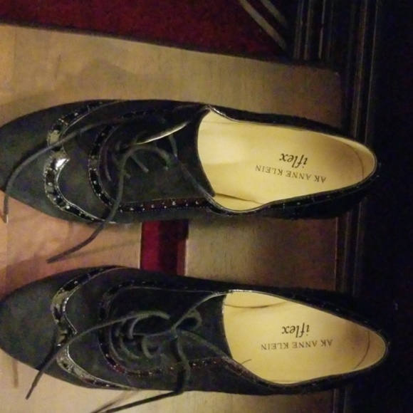 Shoes - Picture 1 of 5